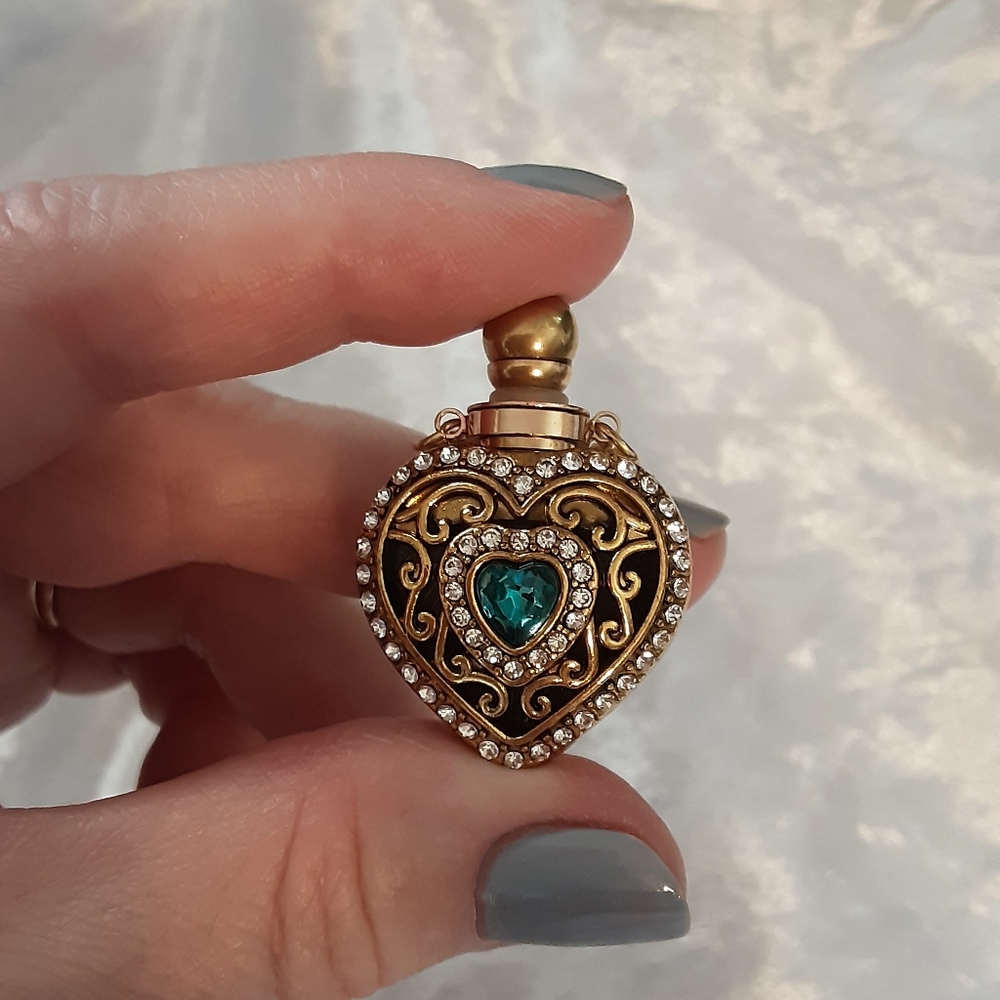 Handmade Victorian Style Bottle With Removable Cap Goldtone 25" Chain - Picture 5 of 7
